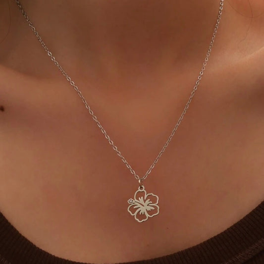 Hibiscus necklace silver